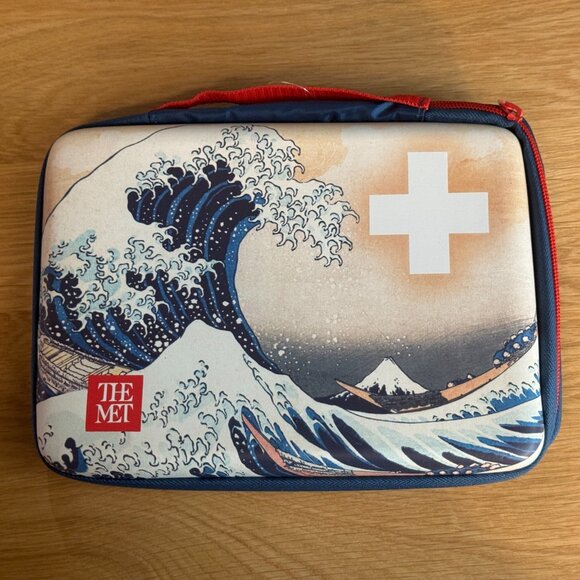 BAND-AID x THE MET Travel Case, Under the Wave Off Kanagawa - Picture 3 of 16